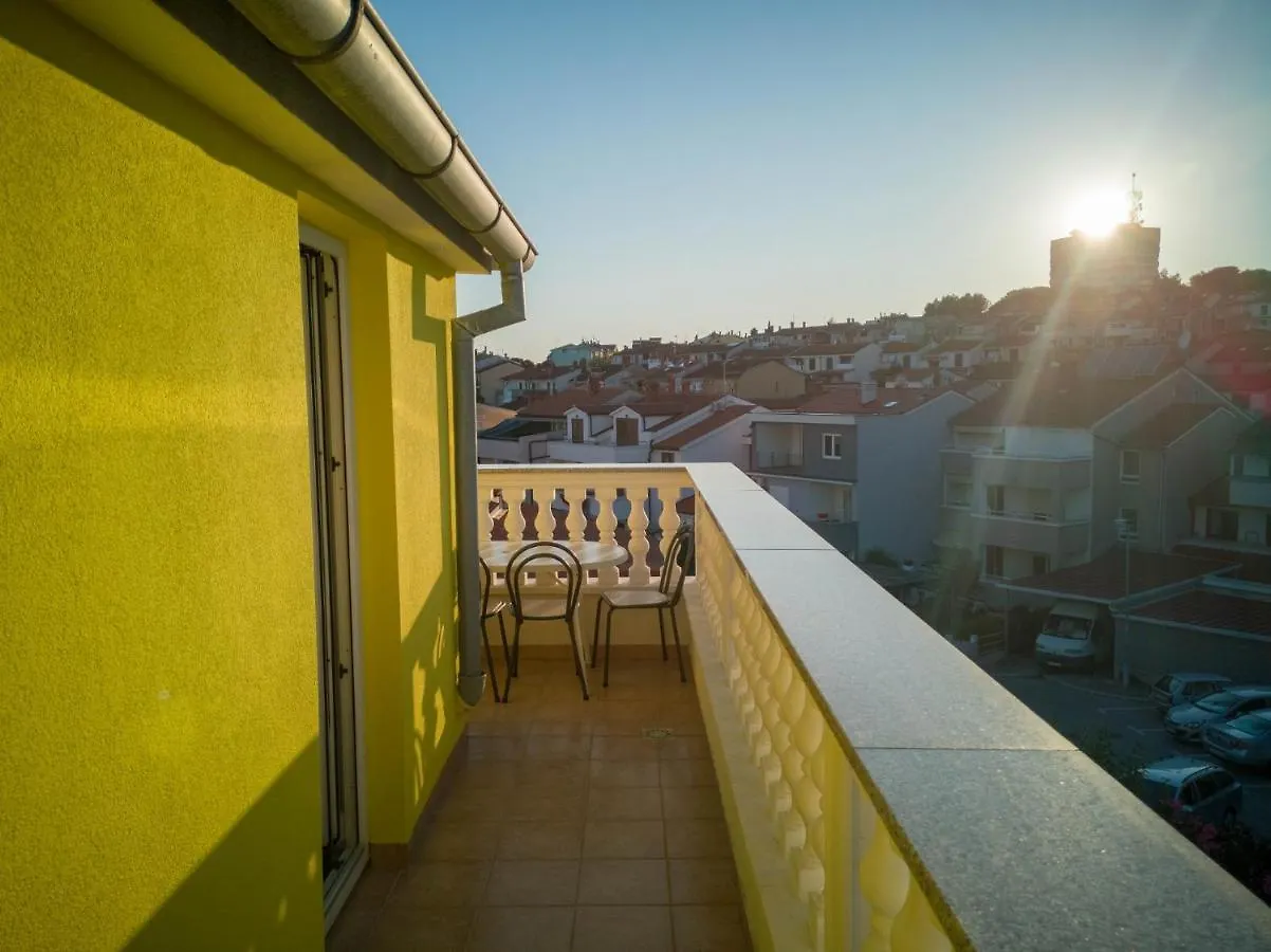Jela Apartment With A Big Balcony Pula