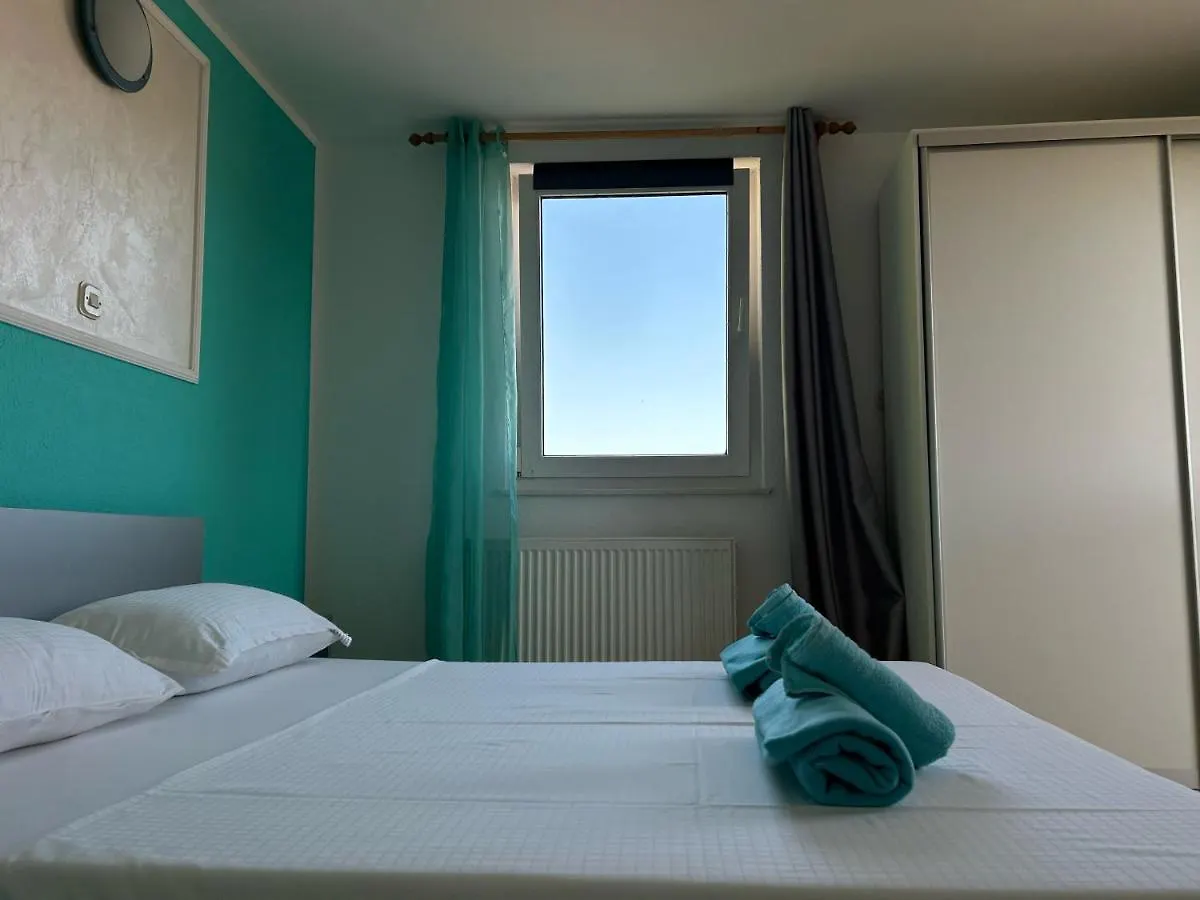 Jela Apartment With A Big Balcony Pula