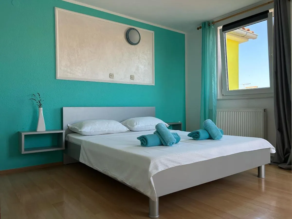 Jela Apartment With A Big Balcony Pula