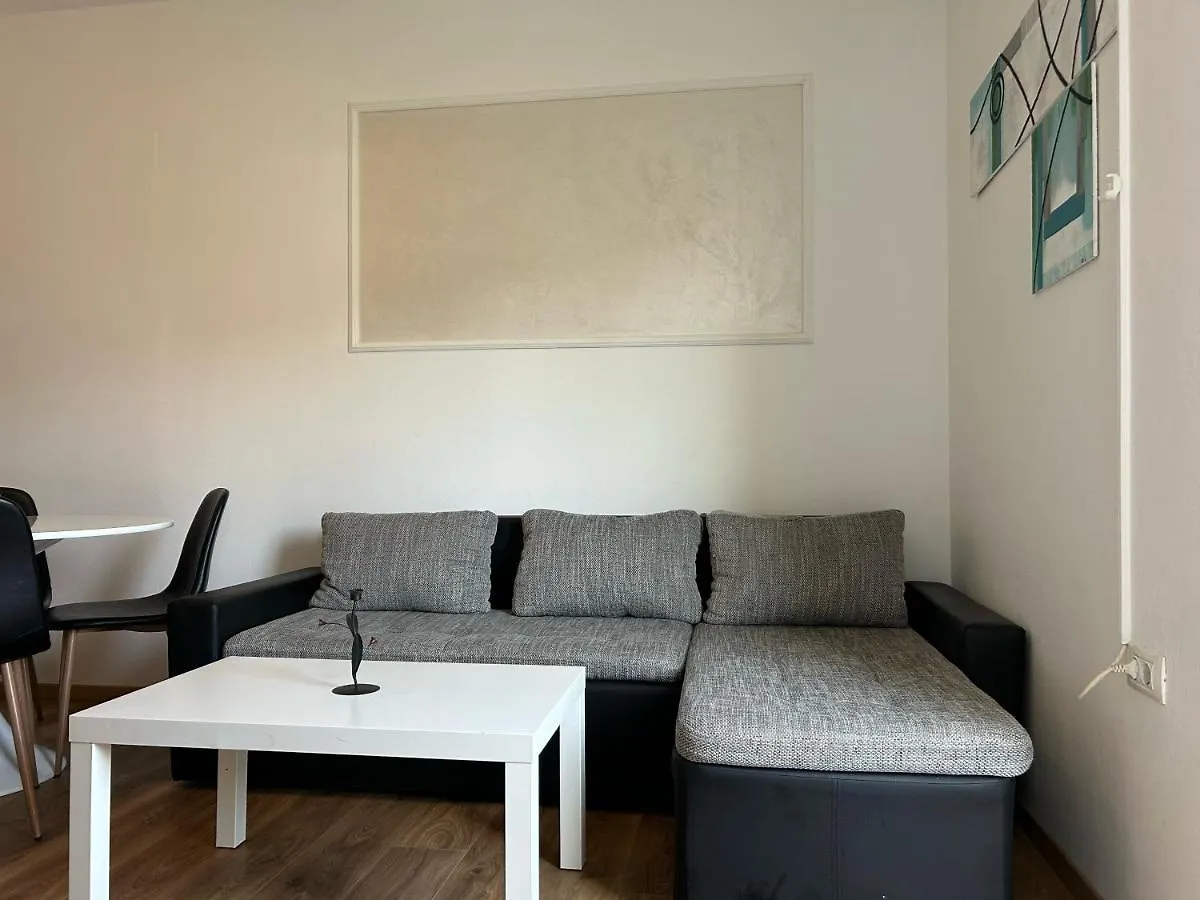 Jela Apartment With A Big Balcony Pula